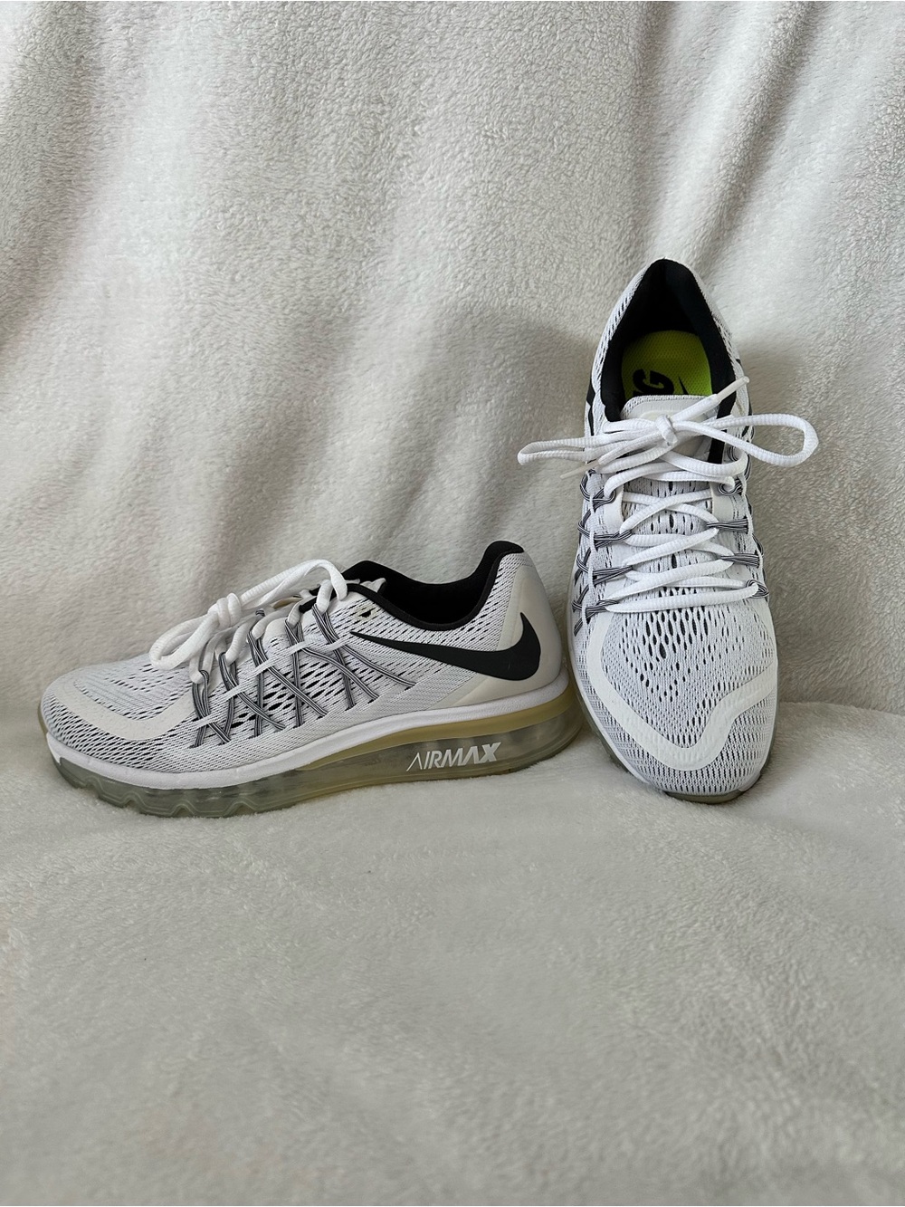 Nike Women's White and Black Air Max Running Sneakers
